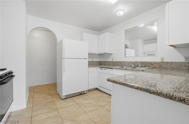 Building Photo - 2200 S Fort Apache Rd