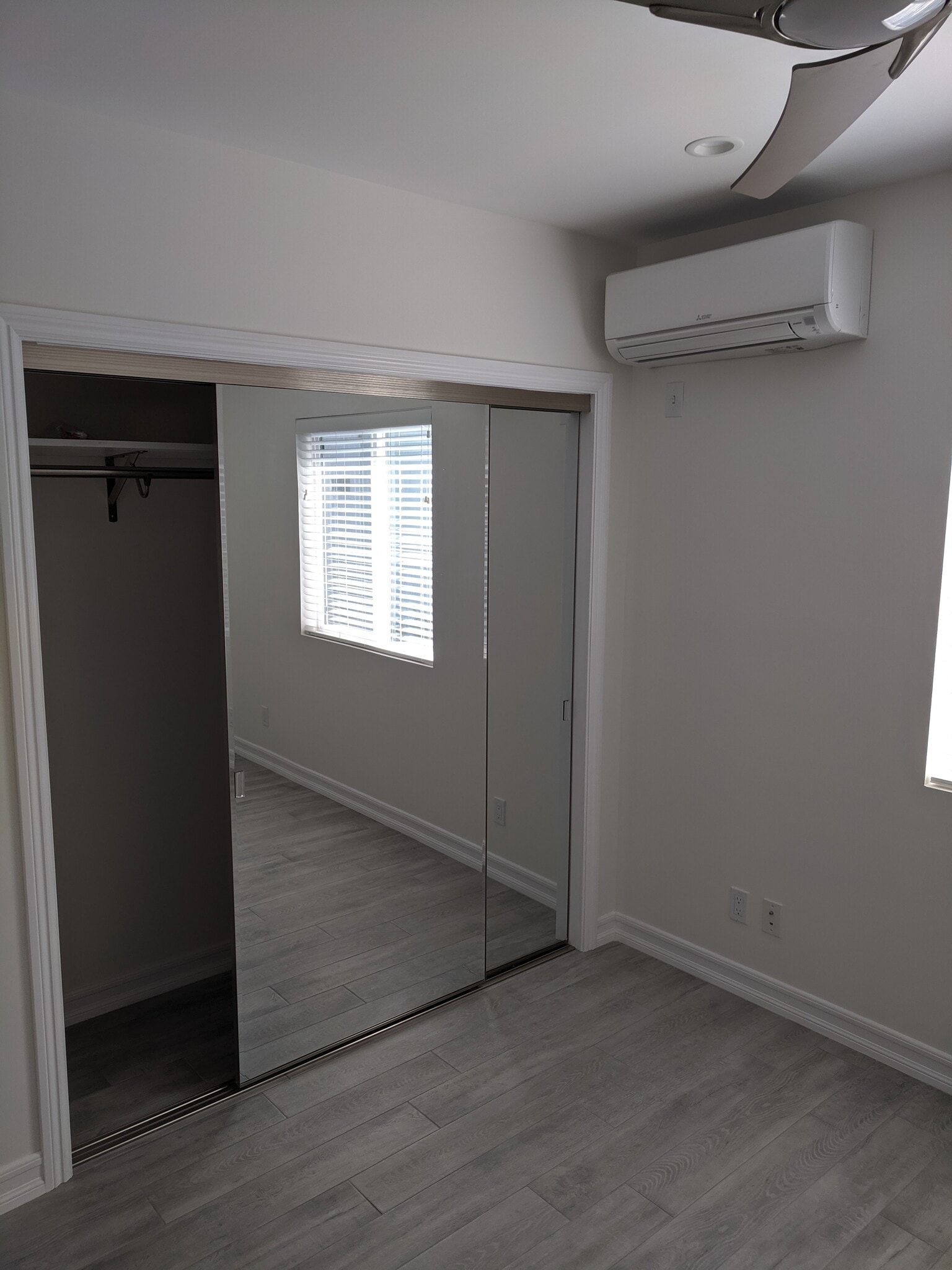 Building Photo - 2442 Granville Ave