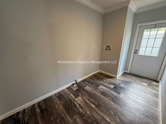 Building Photo - Move-In Ready!