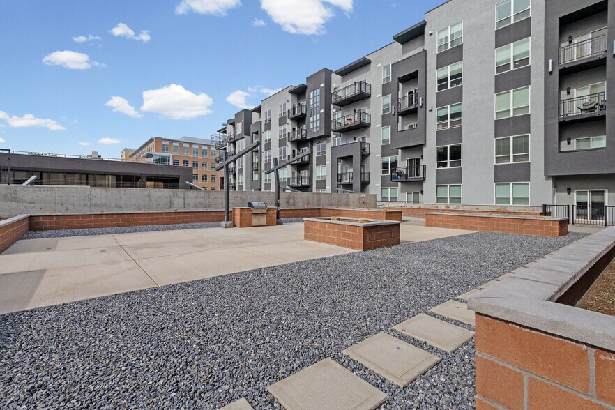 Building Photo - 350 S 200 E