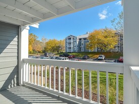 Building Photo - Royal Oaks Apartments