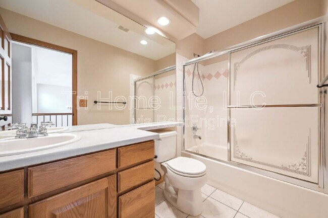 Building Photo - 9865 Glenstone Trail