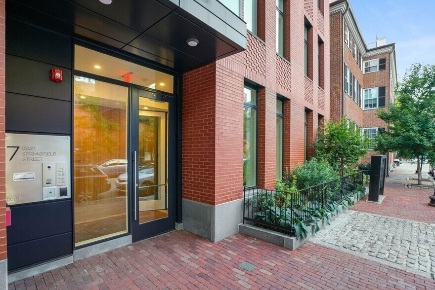 Building Photo - 7 E Springfield St