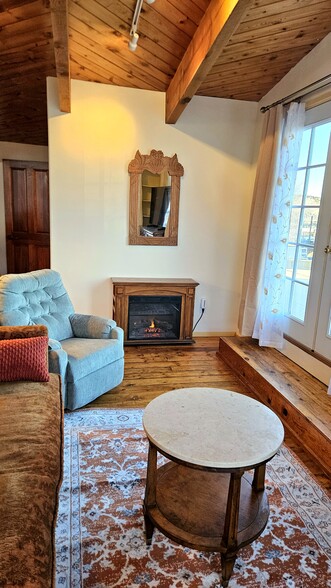 Building Photo - 409 La Joya Rd