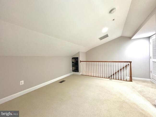 Building Photo - 11837 Regents Park Dr