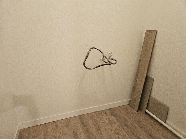 Building Photo - 1511 W Mesa Park Dr