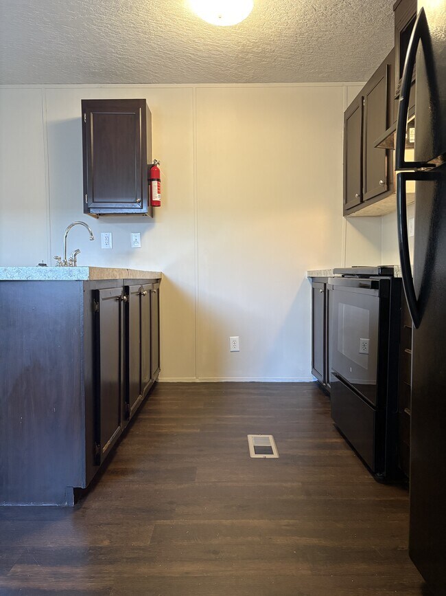 Building Photo - 407 Chloe Cir