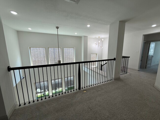 Building Photo - 620 Courtyard Ln