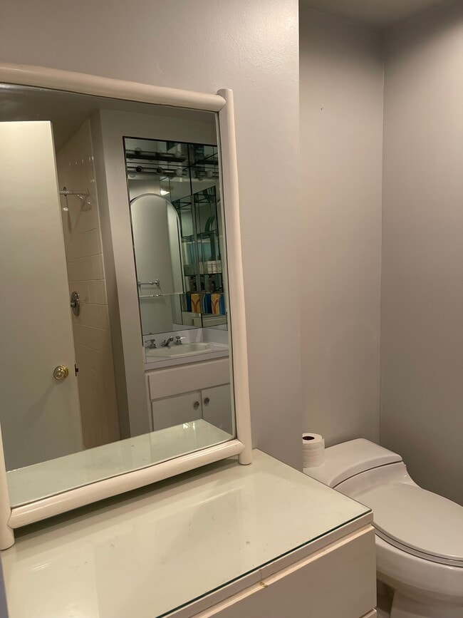 Bathroom - 2005 Oceanwalk Ter