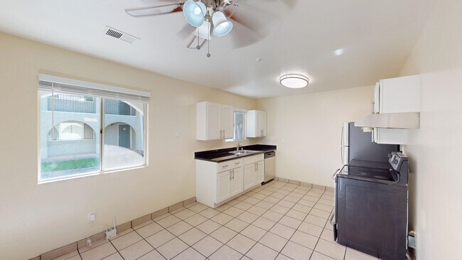 Building Photo - 18163 Happy Ln