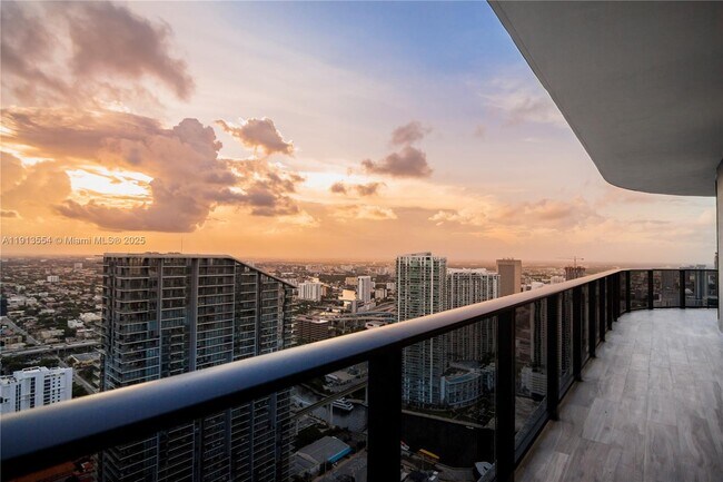 Building Photo - 801 S Miami Ave