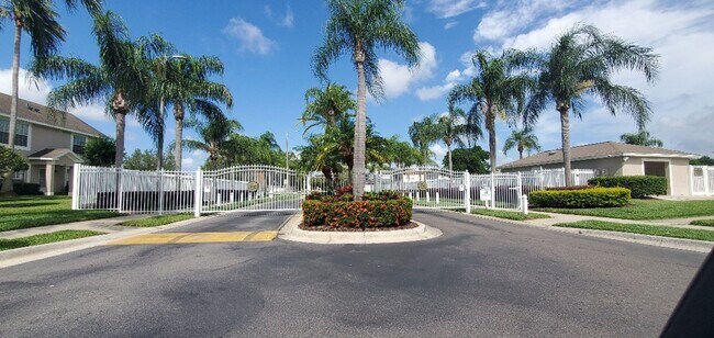 Building Photo - Beautiful 2-Bedroom, 3-Bathroom Townhome in Brandon