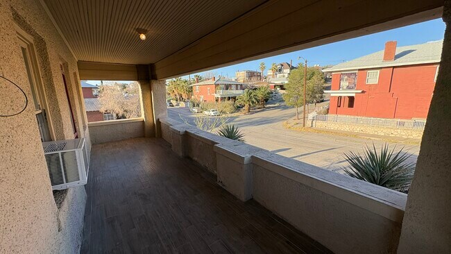 Building Photo - 822 Prospect St