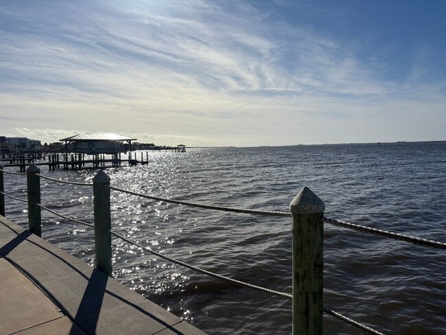 Building Photo - 562 Carousel Ln