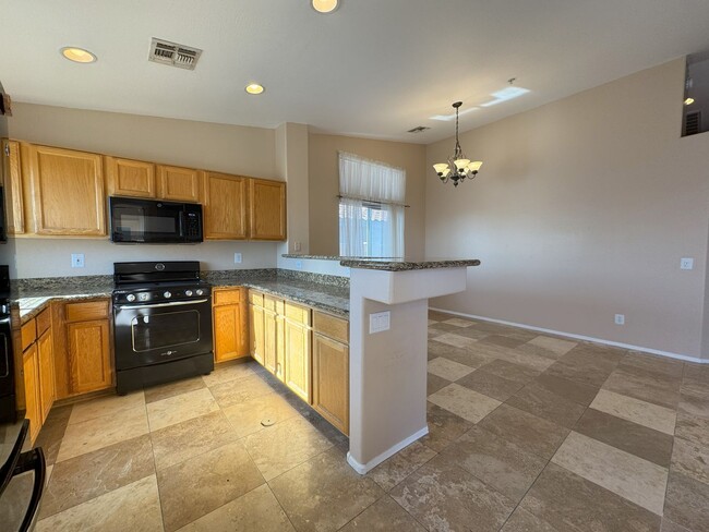 Building Photo - 2 BEDROOM PLUS OFFICE/DEN IN MCDOWELL MTN ...