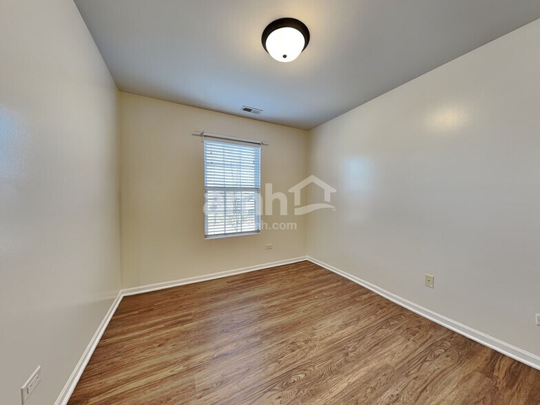 Building Photo - 915 Mission Blvd