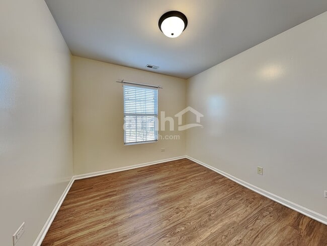 Building Photo - 915 Mission Blvd