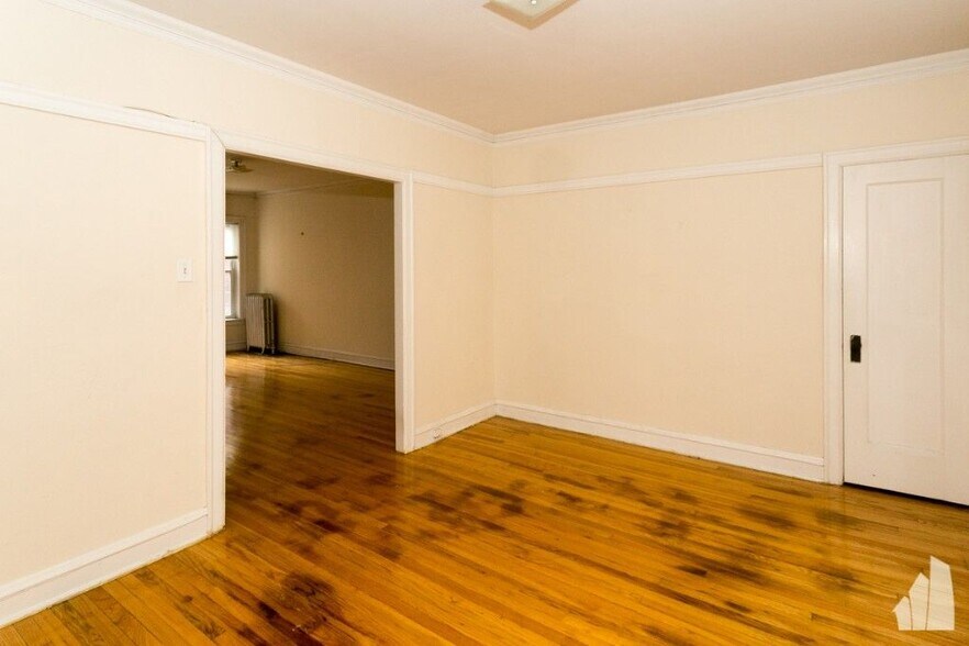 Building Photo - 5208 N Damen Ave