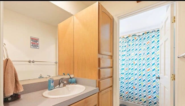 Building Photo - 5 bedroom Home on half acre in Palmer! Fantastic location, close to everything, great commute loc...