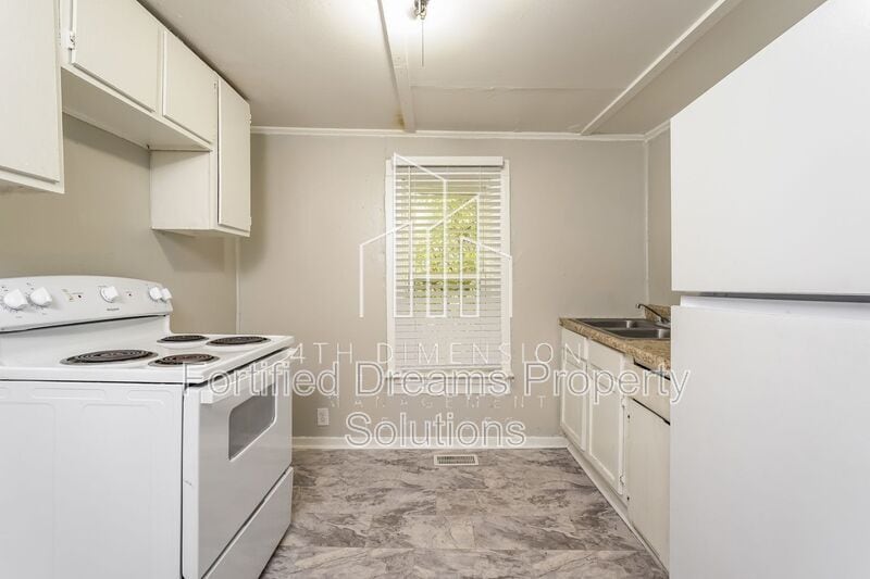 Building Photo - 2015 Row St