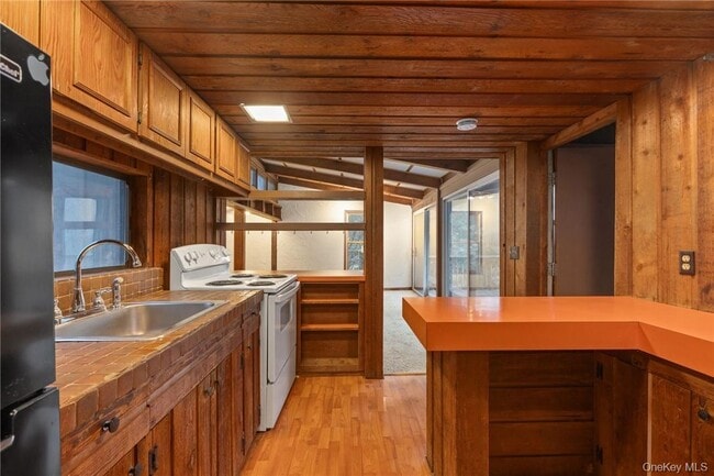 Building Photo - 296 Pine Hill Rd