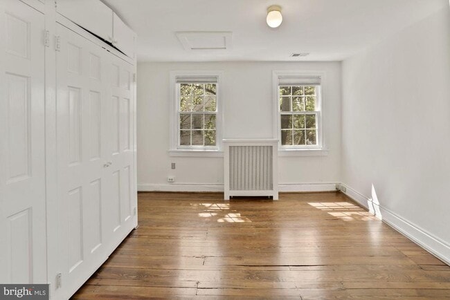 Building Photo - 1537 33rd St NW