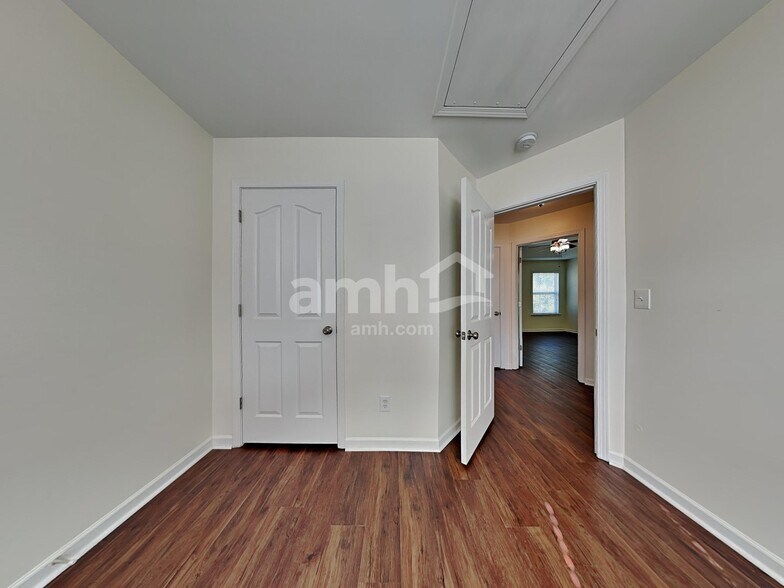 Building Photo - 103 Poplar Woods Dr