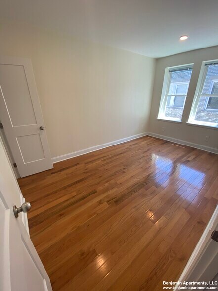 Building Photo - 129 Sutherland Rd