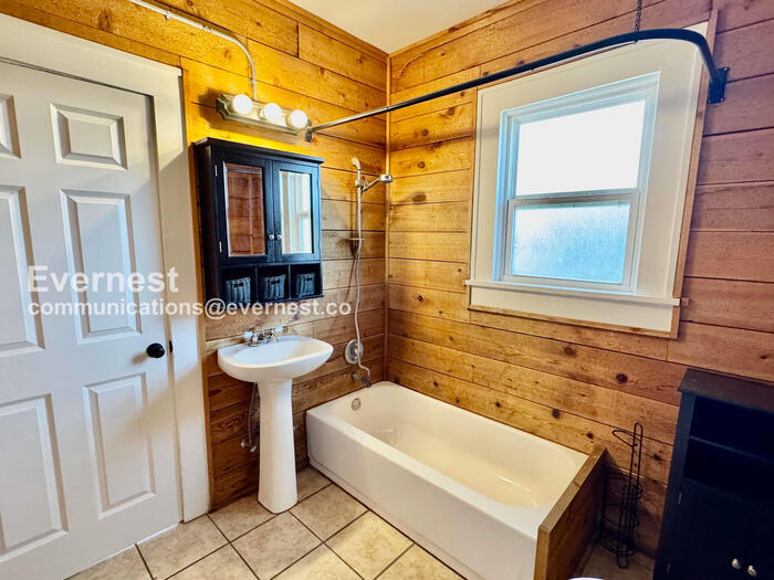 Building Photo - 1516 W Bowen Pl