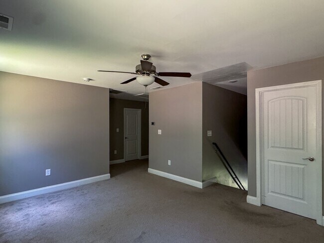 Building Photo - Beautiful 4 Bed 2.5 Bath Home in North Fayetteville