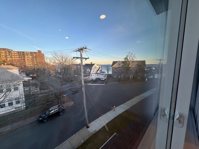 Building Photo - 12 Sewall Ave