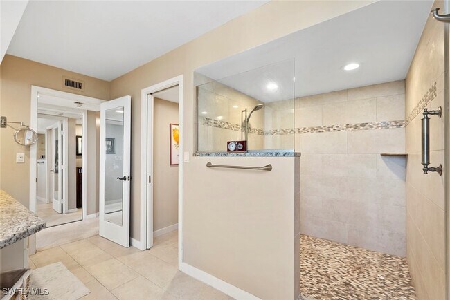 Building Photo - 5555 Heron Point Dr
