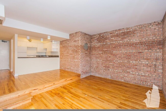 Building Photo - 1 bedroom in Chicago IL 60610