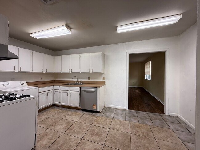 Building Photo - Room To Stretch