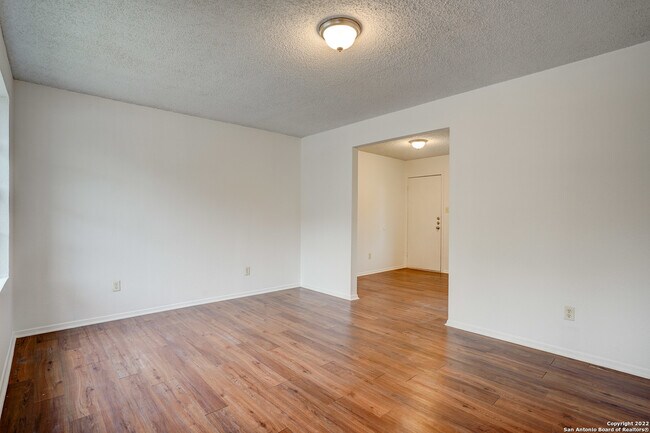 Building Photo - 724 Old Martindale Rd