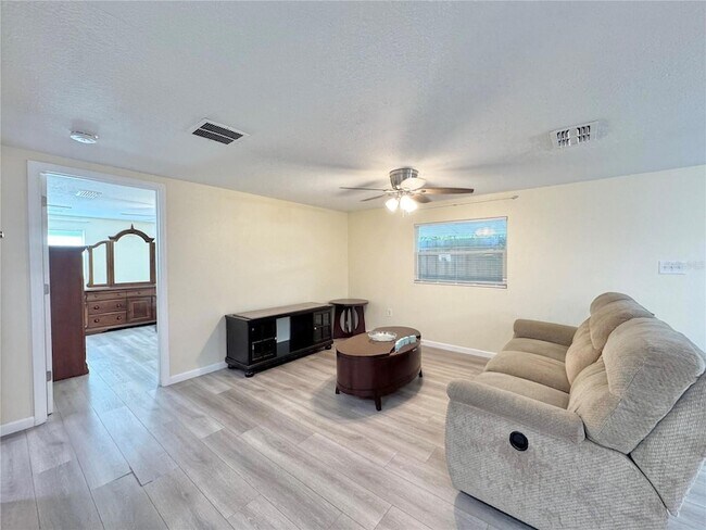 Building Photo - 126 Flamingo Dr