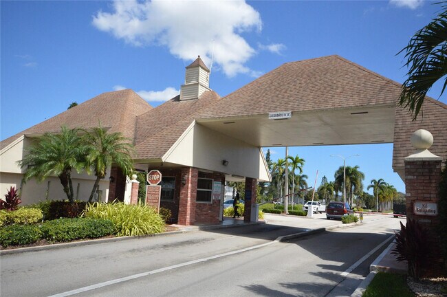 Building Photo - 144 Mansfield D