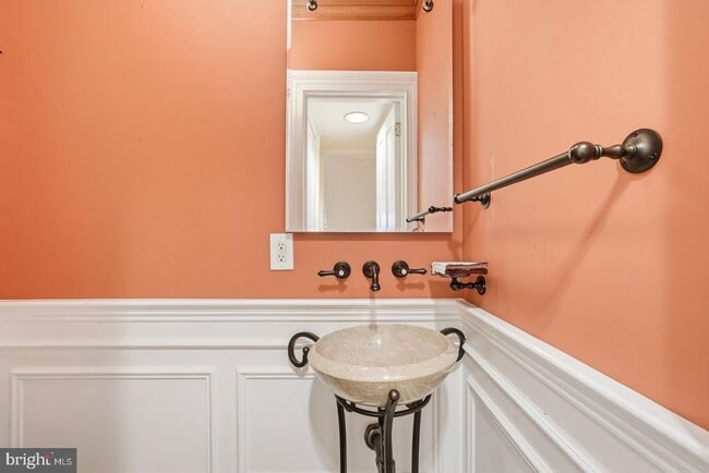 Building Photo - 949 S St NW