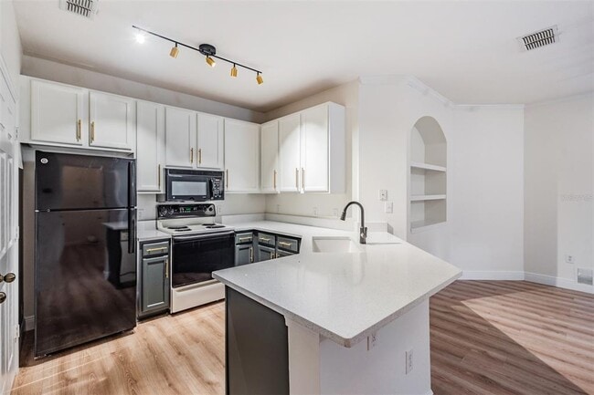 Building Photo - 10108 Courtney Oaks Cir