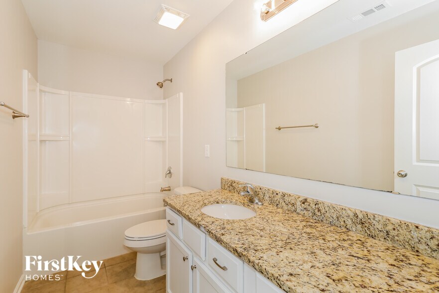 Building Photo - 2080 Lake Vista Drive