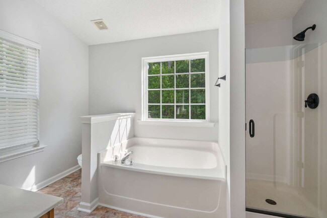 Building Photo - Spacious 4-Bedroom Retreat in Fuquay-Varin...