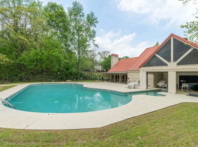 Building Photo - Gorgeous Renovated Home with Modern Finishes & Gated Community Amenities