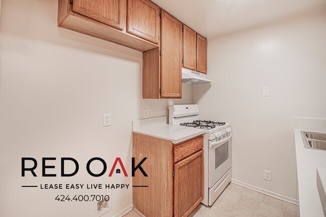 Building Photo - 4651 Cahuenga Blvd