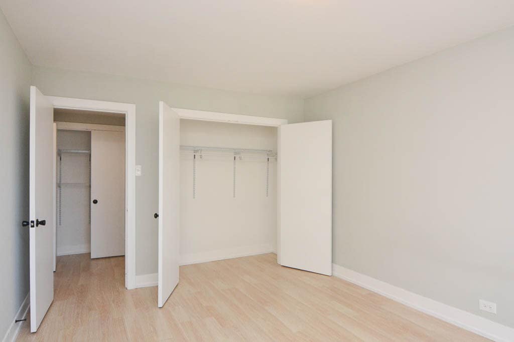 Building Photo - 450 W Wellington Ave