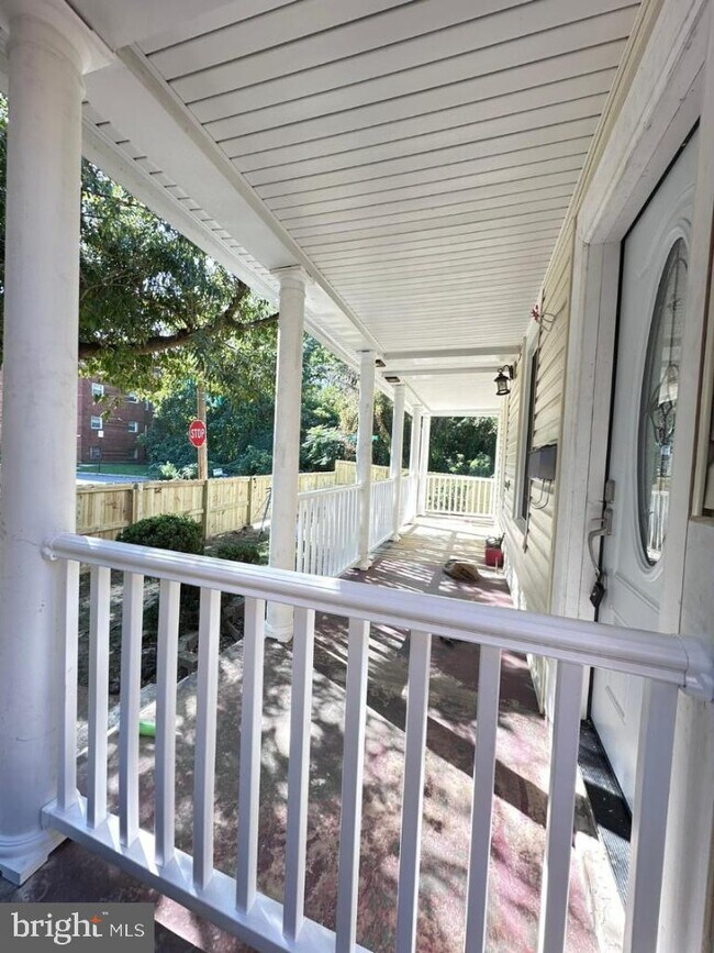 Primary Photo - 302 RALEIGH # A St