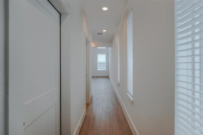 Building Photo - 7609 Victory Reserve St