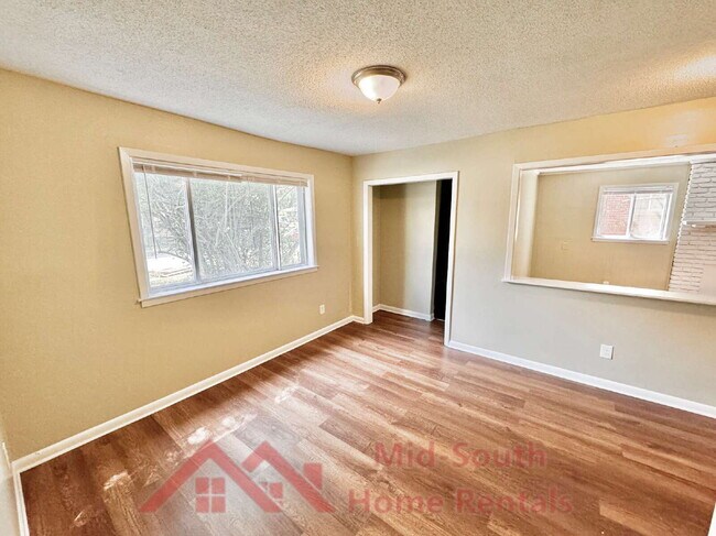Building Photo - 2452 Debby Dr