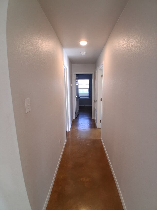 Building Photo - 1811 Indian Trail