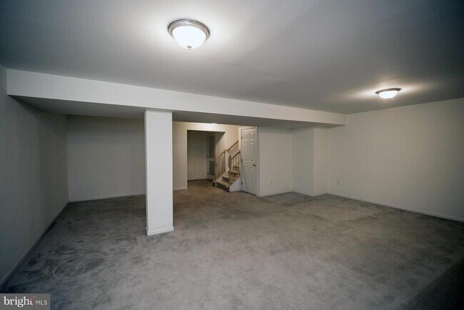 Building Photo - 30 Bridle Ct