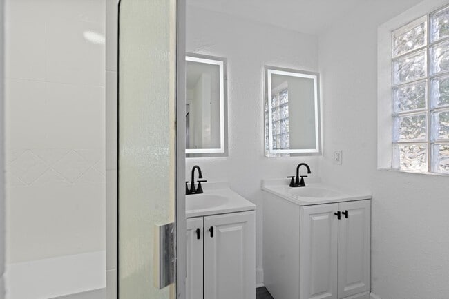 Building Photo - 9604 N 18th St